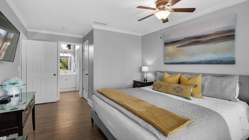 Waterfront Retreat in Sandestin w/ Golf Cart & Free Attraction Tickets!