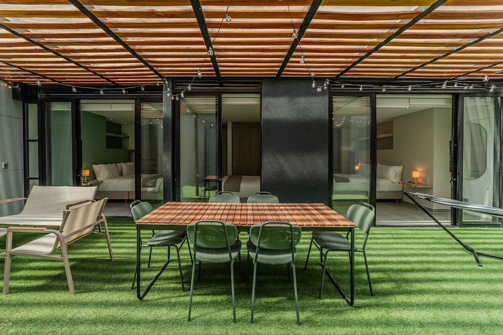w Spacious 3BR w Outdoor Dining Terrace in Laureles
