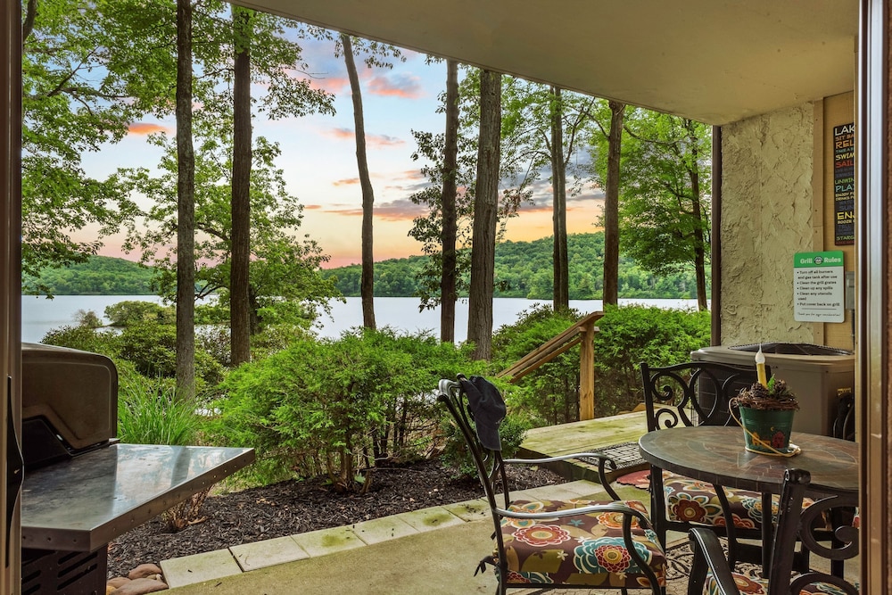 Boulder Lake-scape by Avantstay Lakefront Views