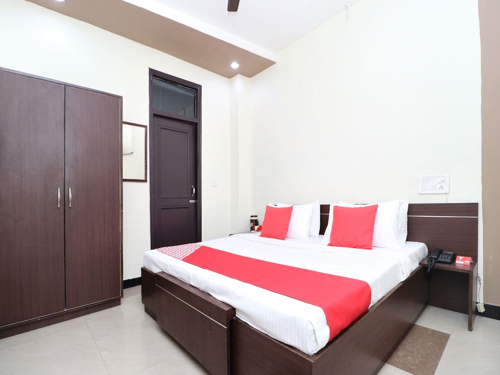 OYO 14860 Hotel Silver Star