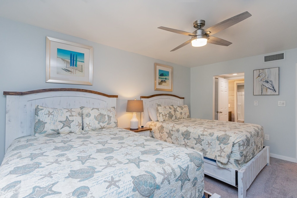 Completely Remodeled And Open 18c Richmond Park 2 Bedroom Villa view 2