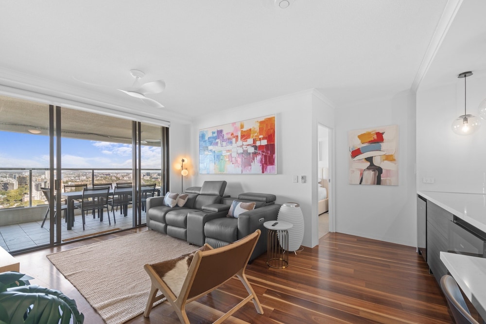 Stylish Brisbane City Stay With Bbq, Pool & Gym