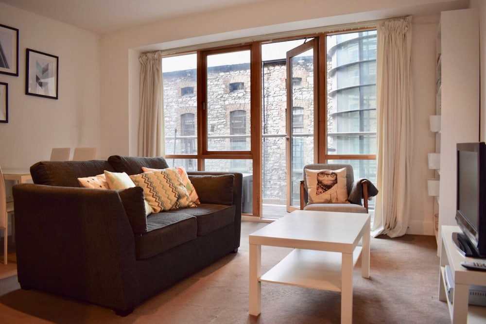 Modern and Stylish Apartment by Grand Canal
