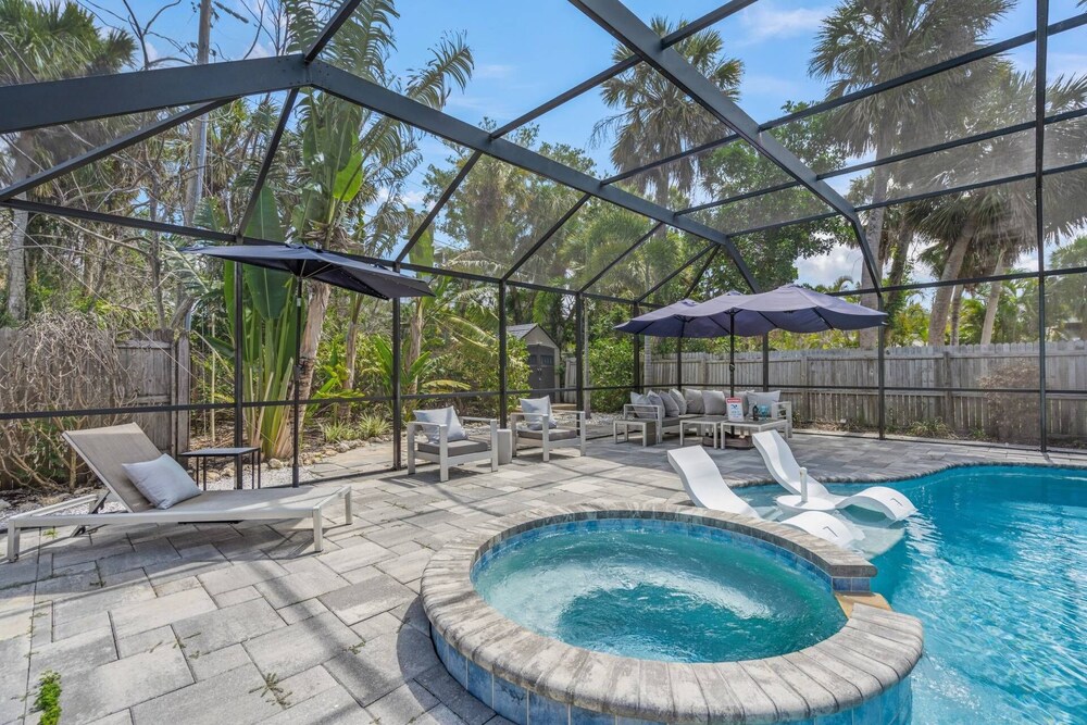 Dockside Getaway on Avenida