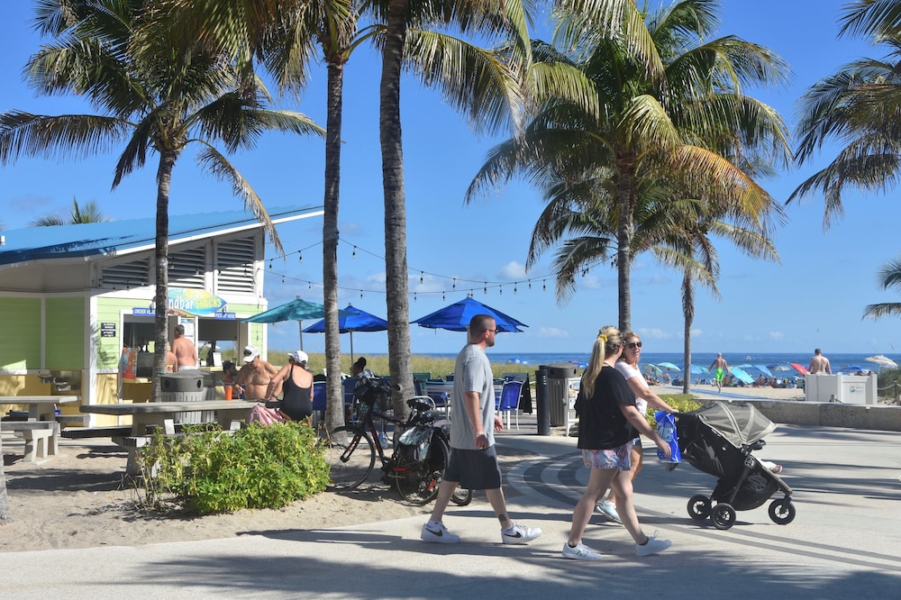 Bahama Beach Club of Pompano