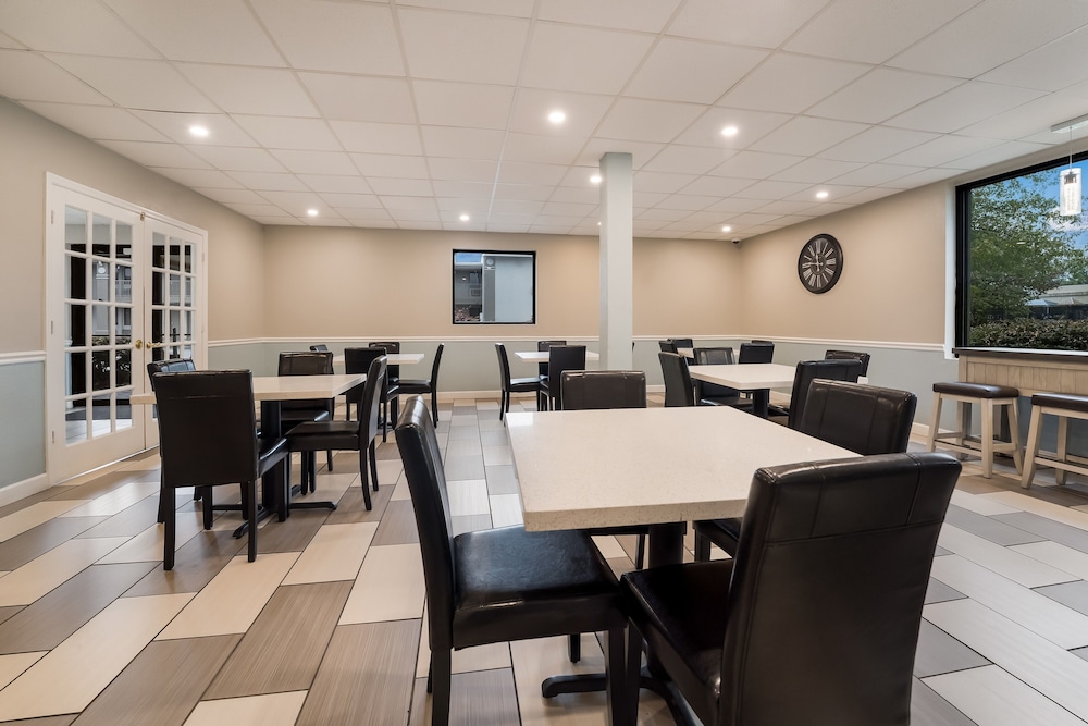 Atlanta Vacations - SureStay Hotel by Best Western Columbus Downtown - Property Image 9