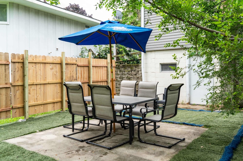 Pet Friendly Lake Geneva Getaway for 6!
