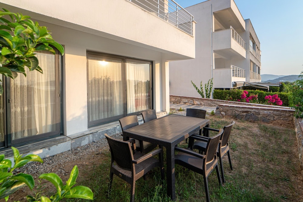 Vacation Flat w Pool Garden in Bodrum view 5
