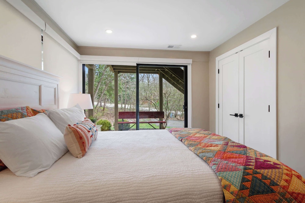 Abbey Springs - Private Community & Amenities!
