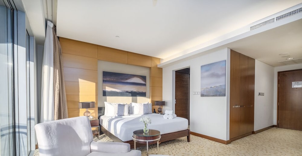 LUX The EMAAR Fashion Avenue Studio 2
