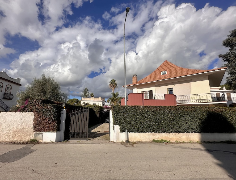 Villa Cassia in Fontane Bianche view 2