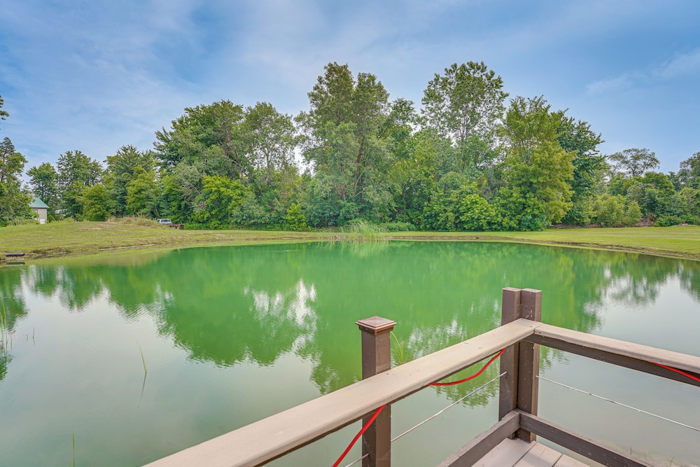 1 Block to Lake Huron: Pet-friendly Apt w/ Kayaks