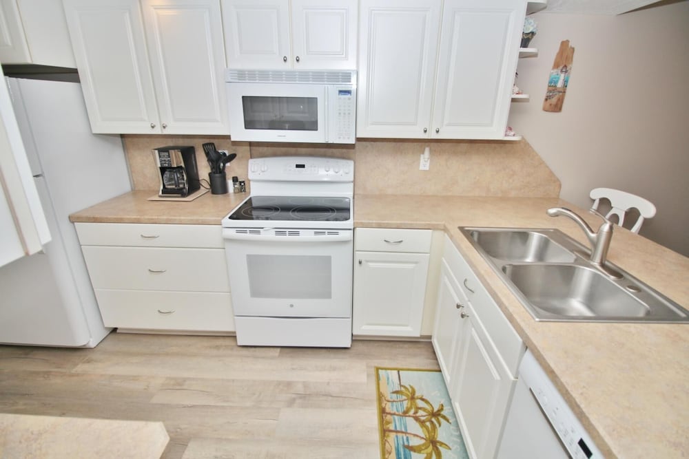 Point East 213