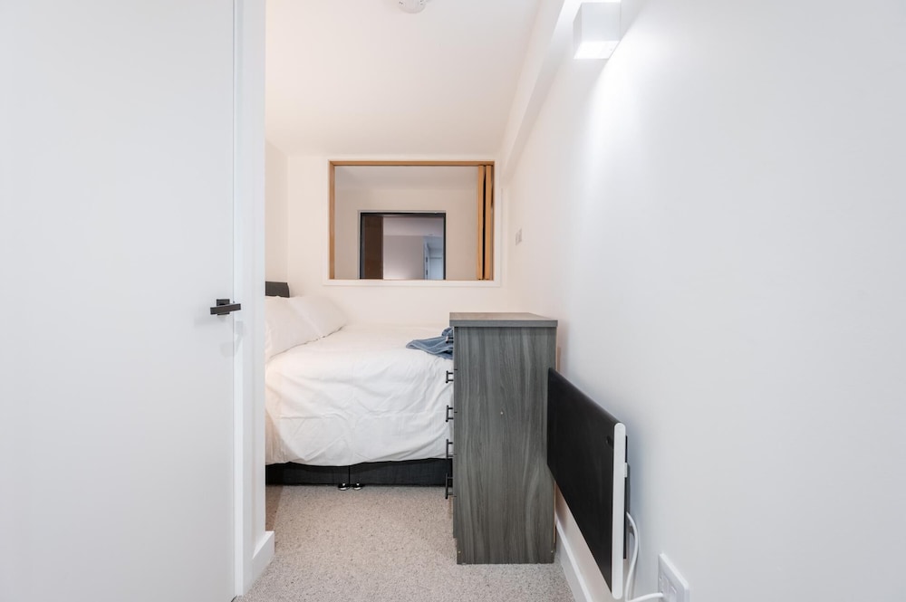Stunning 2BD Apartment in Manchester view 4