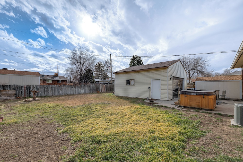 Bring a Pet: West Valley City House w/ Grill