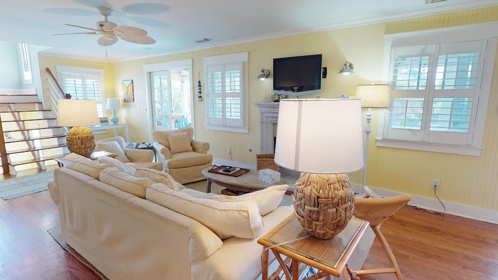 Thirst N' Howl by Tybee Vacation Rentals