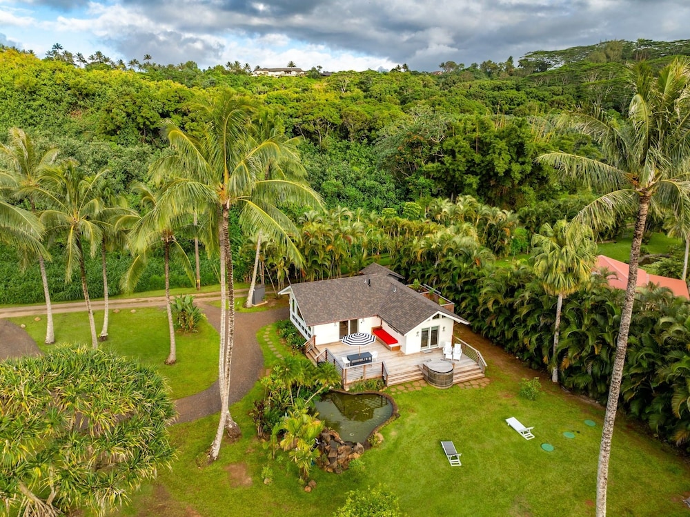 Coconut Hut 2 Bedroom Home by RedAwning view 4