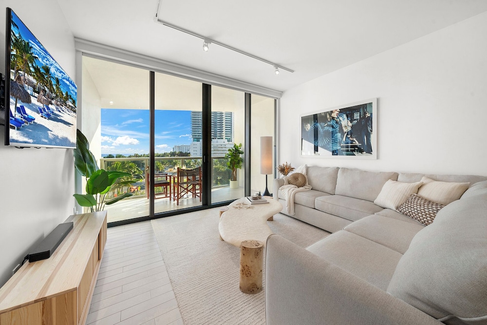 Luxury Vacation Rentals in South Beach by LRMB