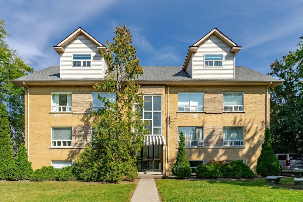 Private 2bdrm Unit With Ensuite Laundry - U5A