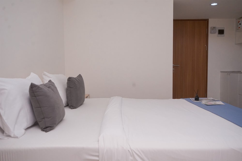 Warm And Simply Studio At Cisauk Point Apartment