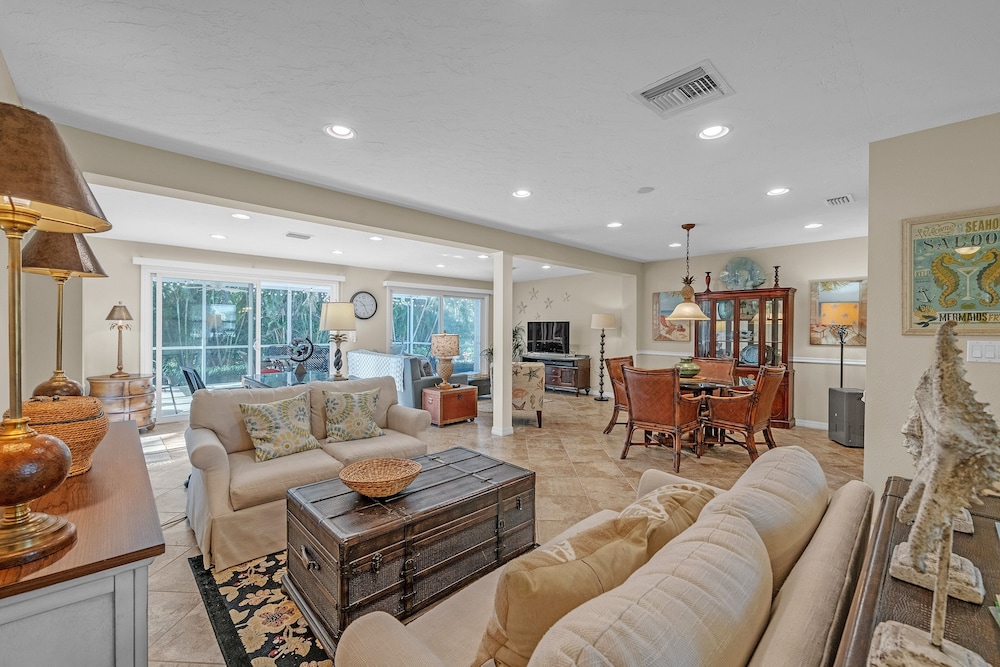 Comfy Home W/ Heated Pool Near Siesta Key Beach 2 Bedroom Home