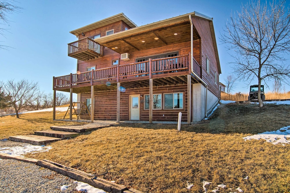 The Lodge in Powersville w/ Game Room & Fire Pit