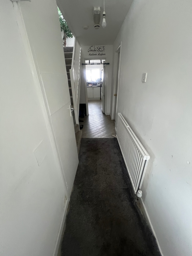 London Blissful Retreat - 4 Bedroom House