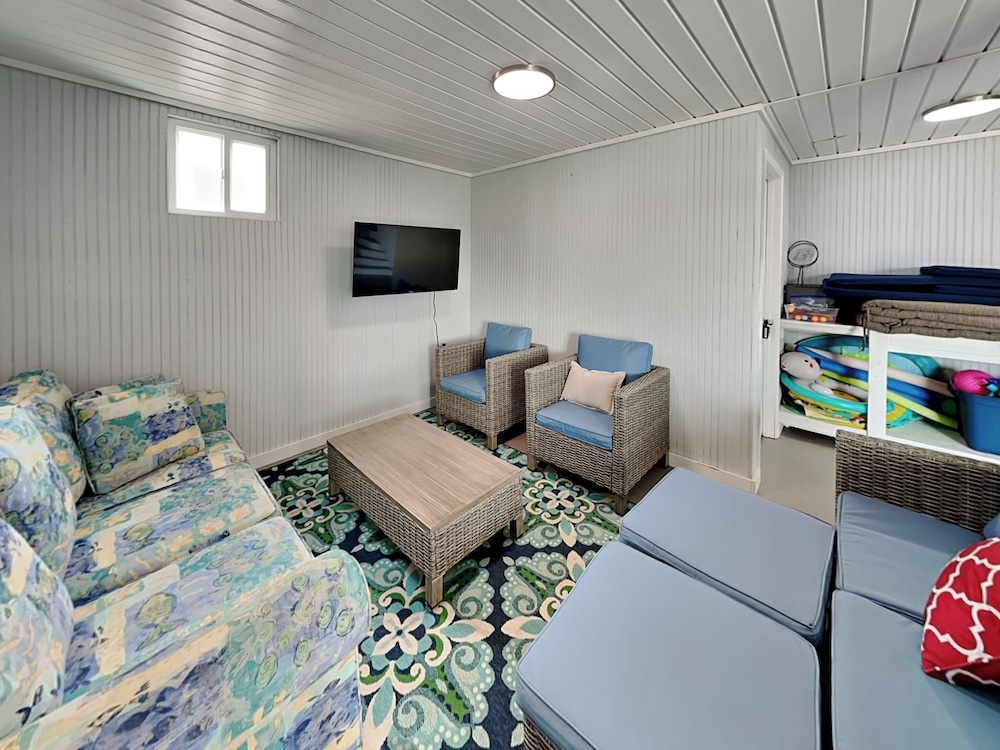 Starfish Escape by Topsail Realty