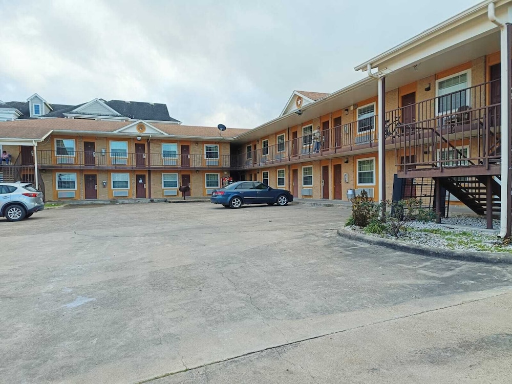 American Inn & Suites By Capital O Victoria US-59