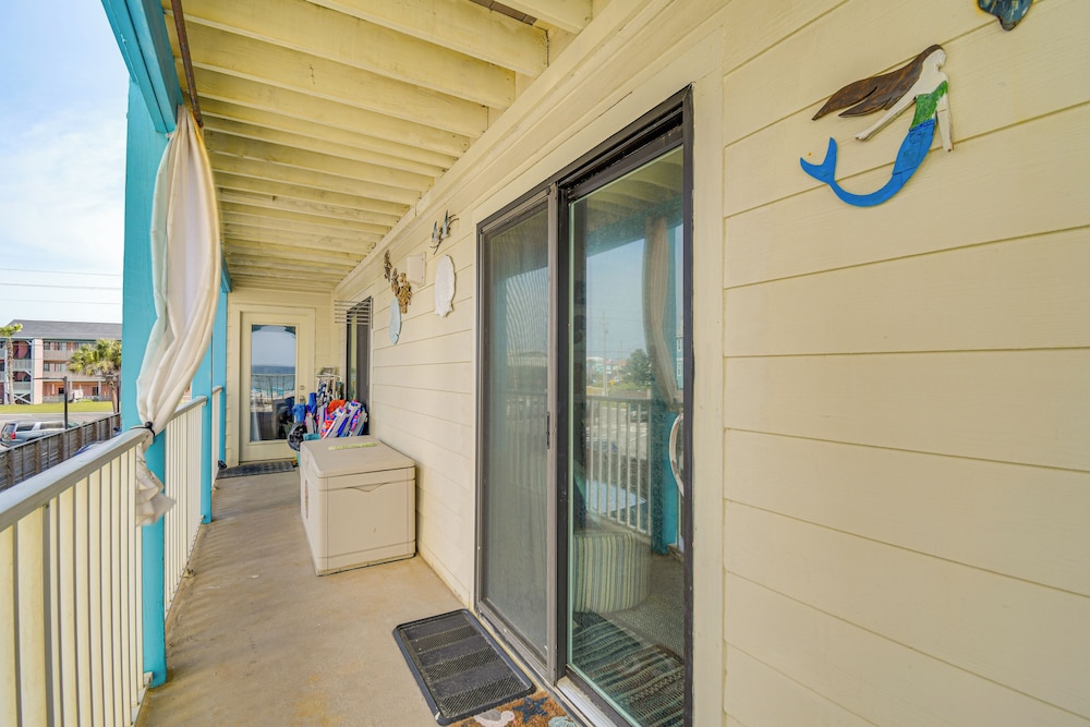 Balcony w/ Pool & Beach Views: Gulf Shores Condo!