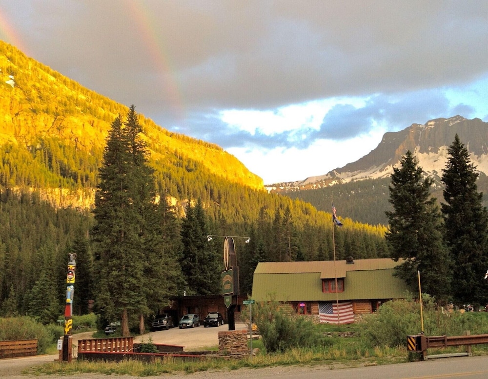 Grizzly Lodge view 3