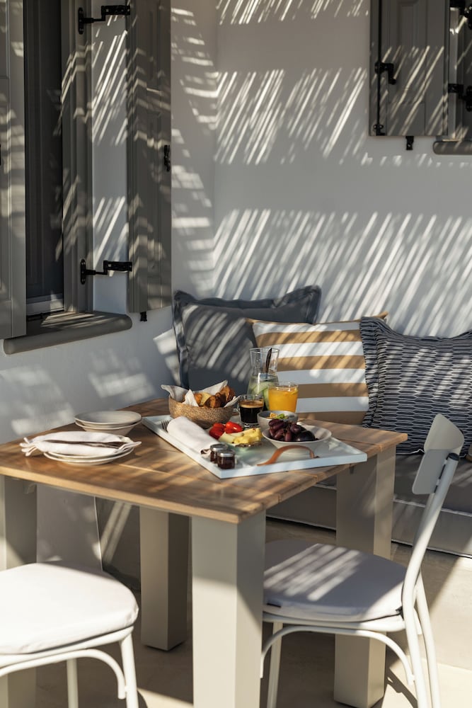 Chora Kythnos Suites