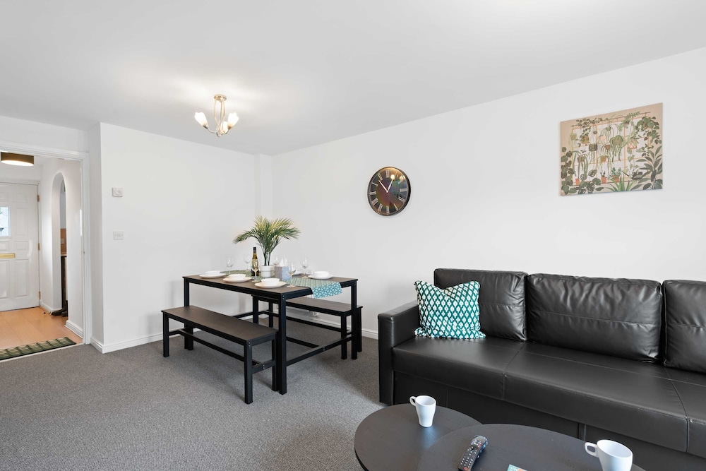 Homely 2bed 2bath House in Erdington With Parking Sleep 6