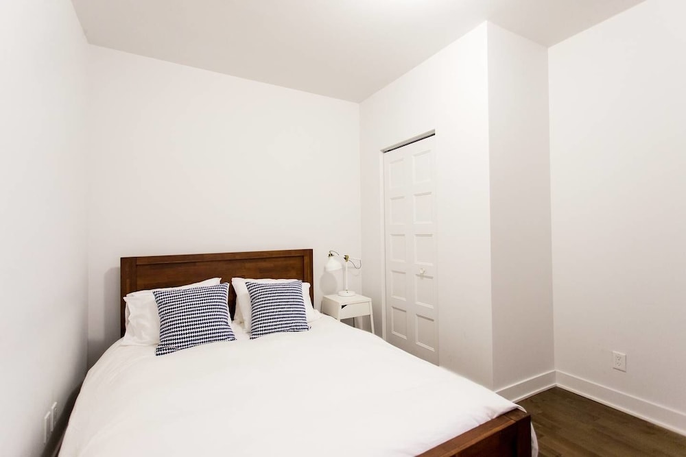 Huge Industrial Loft Near Mont-royal Metro - Image 4