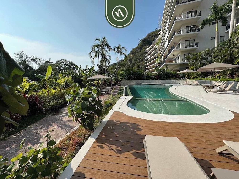 Tasteful Condo Near Romantic Zone - Pool