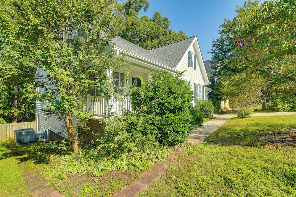 Park Village Home w/ Pond: 6 Mi to Downtown Cary view 4