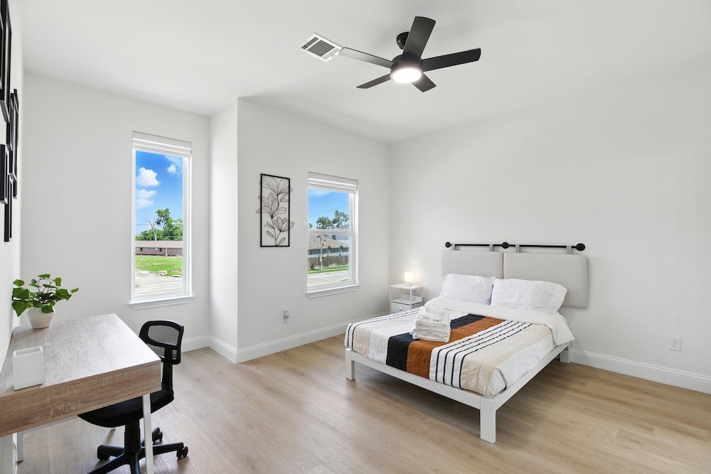 Houston Cozy Retreat 3br 3ba Downtown Views 3 Bedroom Duplex