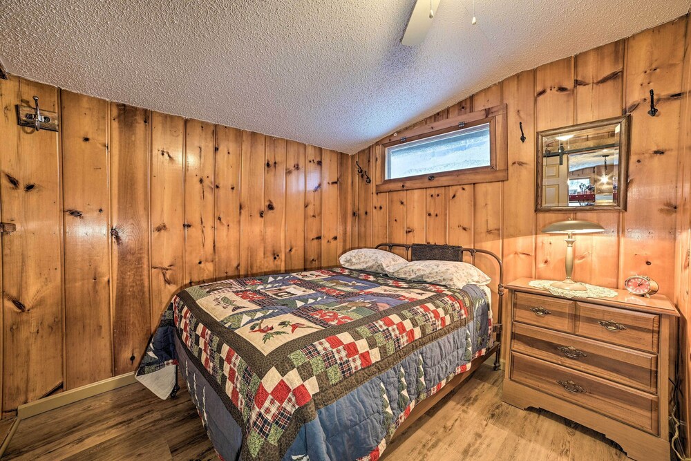 'cozy Corner Cottage' Near East Twin Lake! view 4