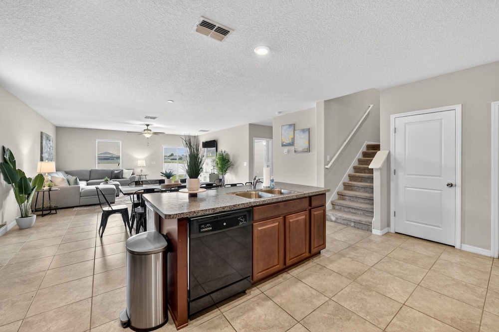 Spacious Getaway Near Apollo Beach 5 Bedroom Home