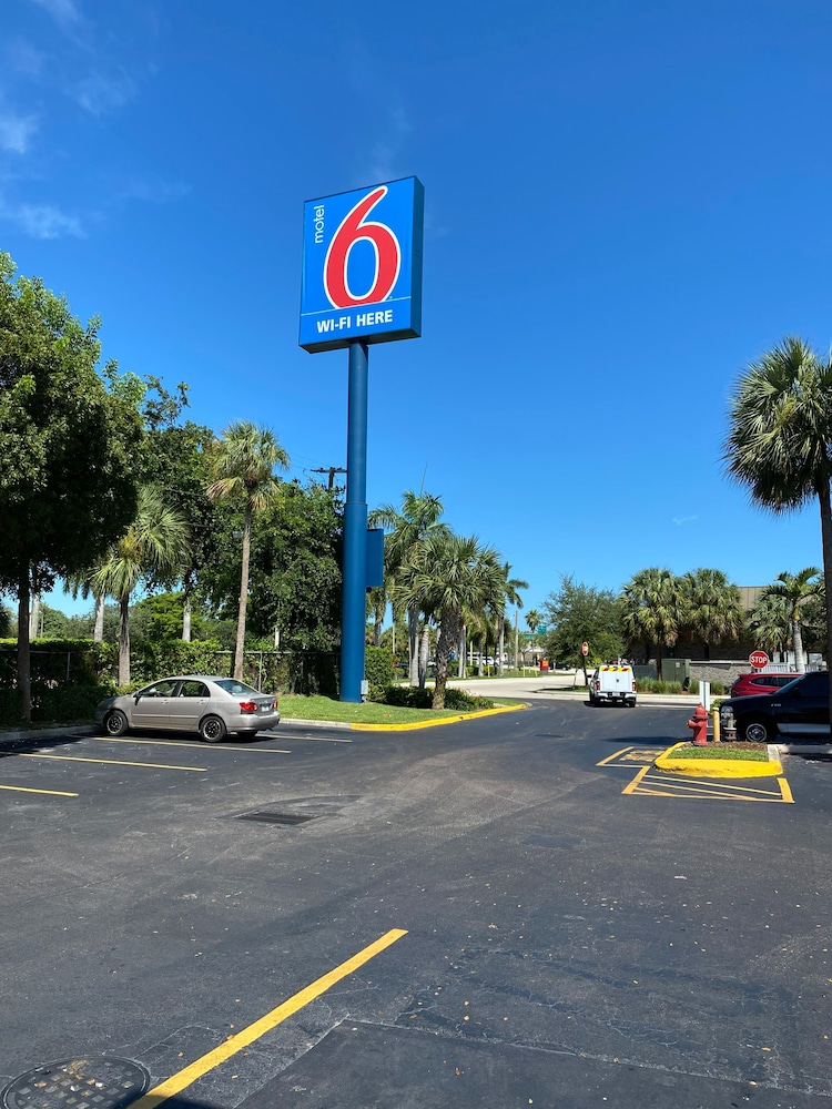 Motel 6 Lantana, FL