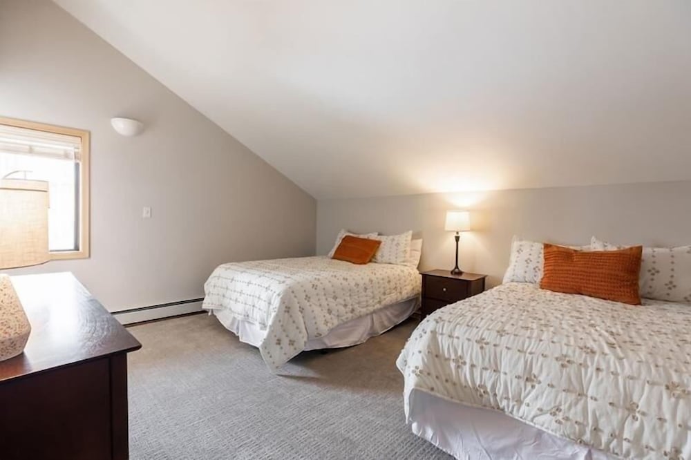 17 Vail Road Condos Ski All Day! Right in the Heart of the Village by RedAwning view 3