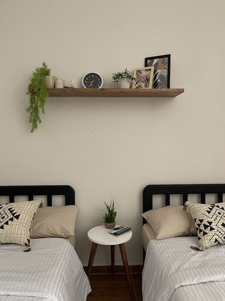 La Casa Guest House