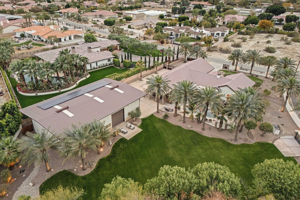 41 Palms Estate by Avantstay Indoor Pickleball, Pool, Hot Tub, Outdoor Kitchen
