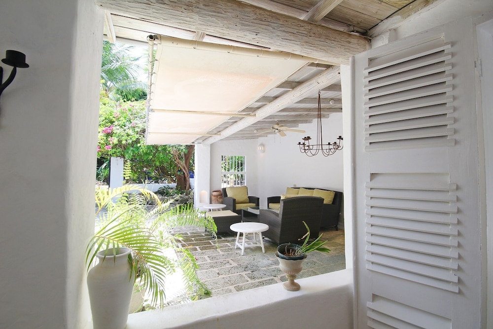 Poolside Paradise Near Beach - Pavilion Villa by Bluescape