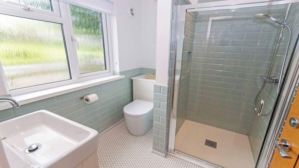 Swallows Croyde 3 Bedrooms, Sleeps 6, Beach Chalet