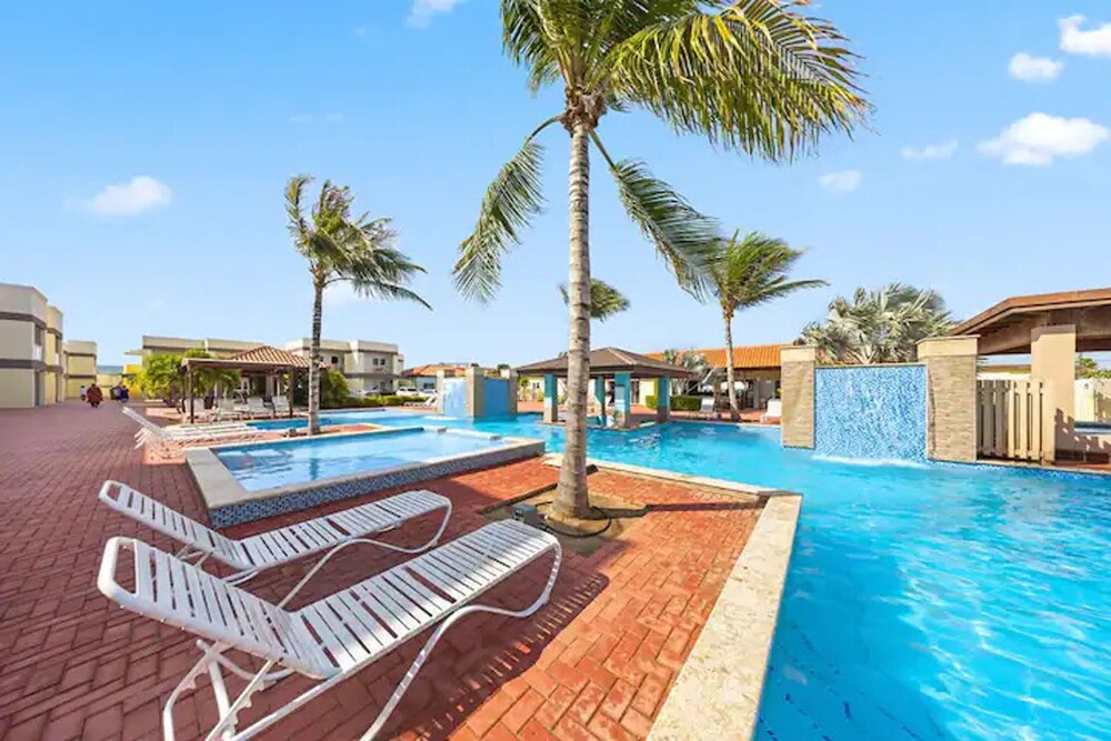 Lovely 1br1ba Condo Walk to Beach Pool BBQ