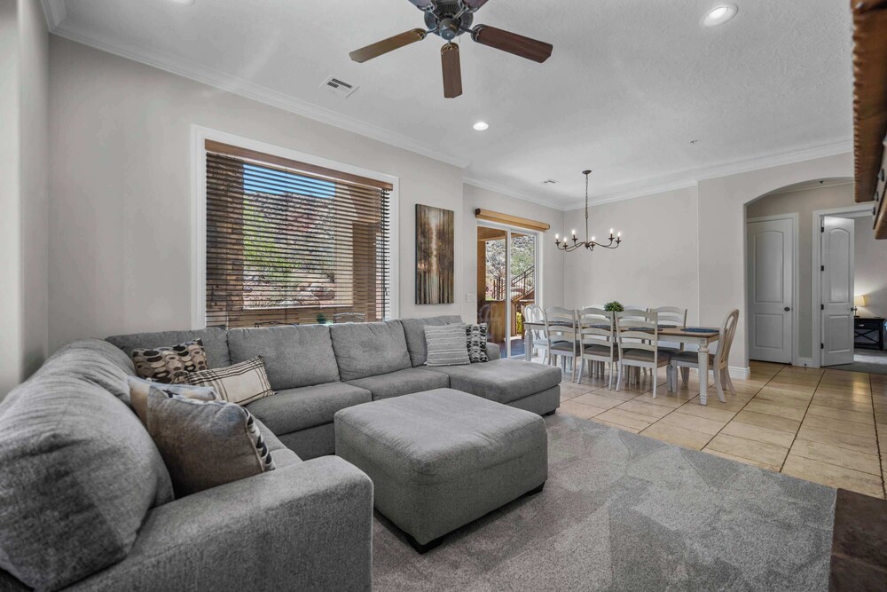 Pool Paradise for Families - Condo for 12 w/ Resort-style Amenities
