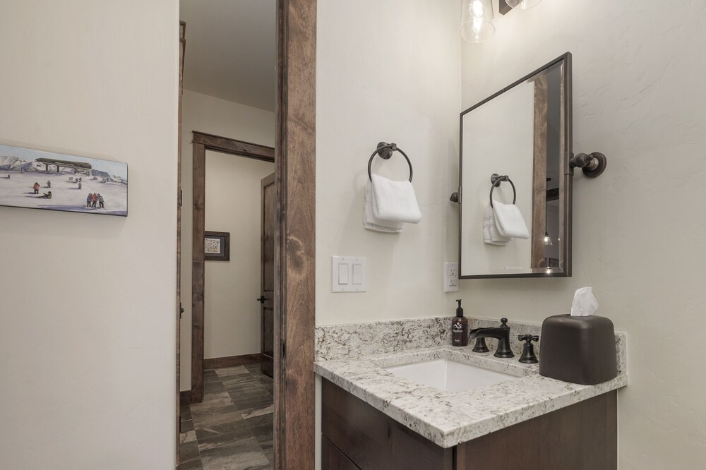 Summit Place At Lakota 4 Bedroom Townhouse by RedAwning - Property Image 41