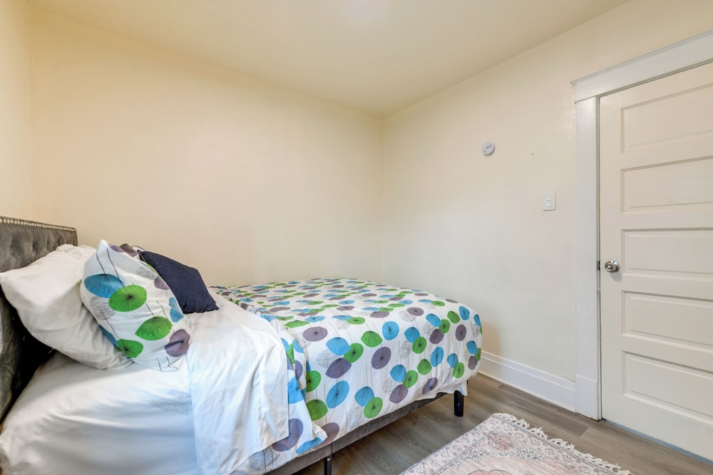 Apartment 2 Mi to Niagara Falls State Park!