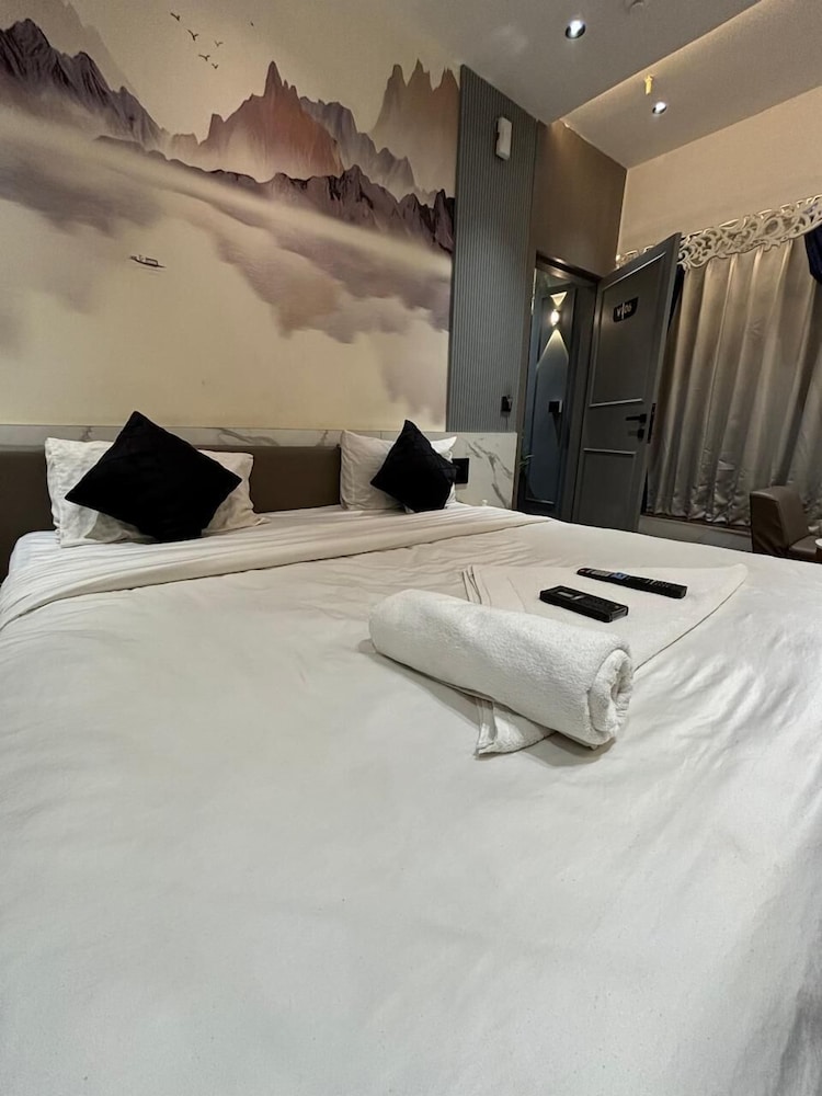 V Love Hotel